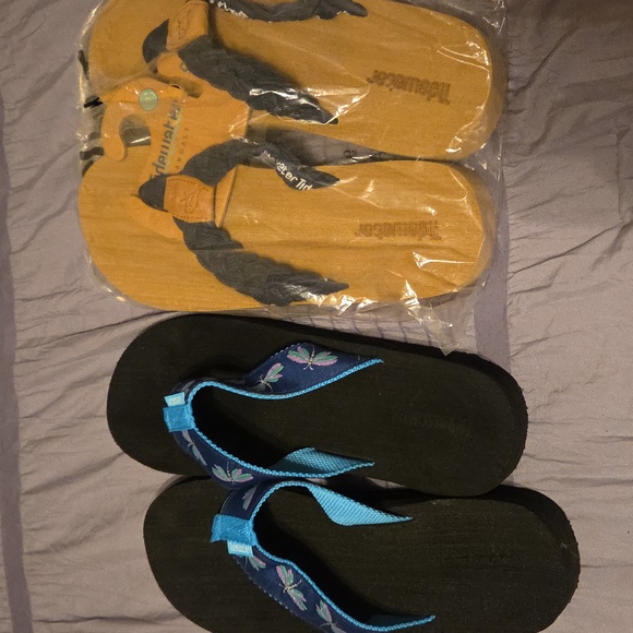 2 Pairs Of Tidewater Flip Flops.  1 Navy Braided and 1 Turquoise Dragonflies. - Picture 1 of 5